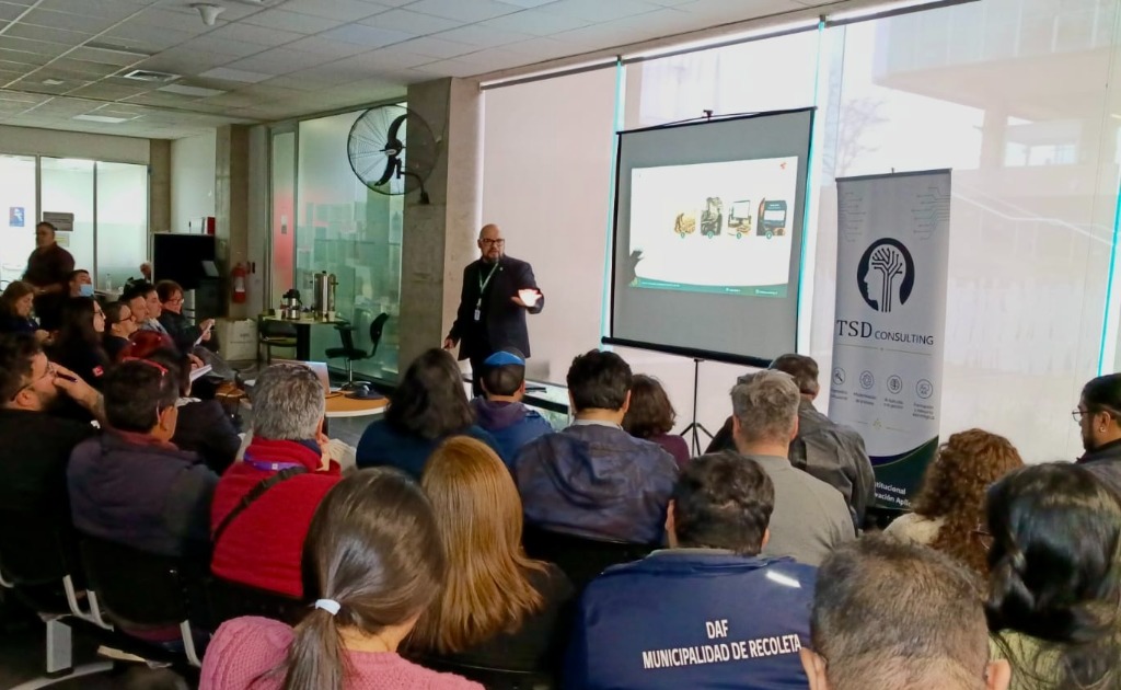 Exposición sobre Inteligencia Artificial aplicada al trabajo municipal en Recoleta